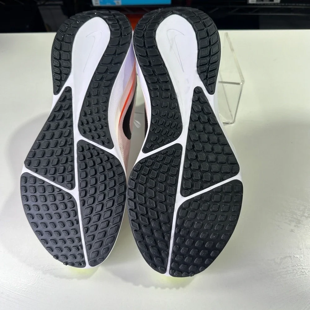 Nike Air Zoom Vomero 17 Running Mens Size 11 White Crimson Volt HF4914-100 Shoes